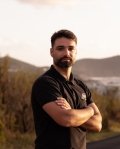 Tiago Pedro, barbeiro na Barbearia Jesus